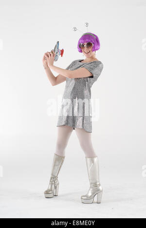 Woman in fancy dress costume de comédie en 1960, la mode et le costume drôle fou Banque D'Images