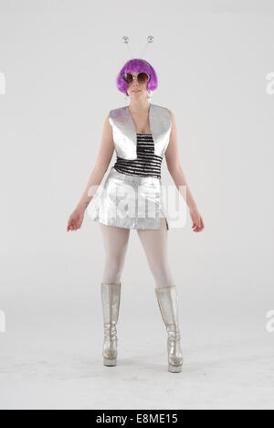 Woman in fancy dress costume de comédie en 1960, la mode et le costume drôle fou Banque D'Images