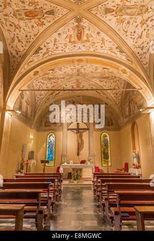 Padoue, Italie - 9 septembre 2014 : Le côté chapelle dans l'église San Benedetto vecchio (Saint Benoît). Banque D'Images