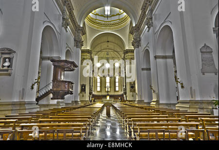 Padoue, Italie - septembre 9, 2014 : La grande nef de l'église cathédrale de Santa Maria Assunta (Duomo) Banque D'Images