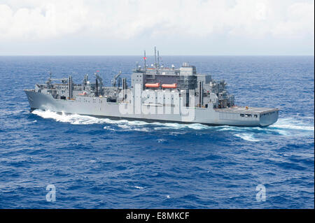 Océan Atlantique, 16 juillet 2014 - La commande de transport maritime de marchandises militaires et munitions ship USNS William McLean (T-AKE 12) transi Banque D'Images