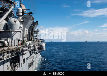 Mer de Chine du Sud, le 24 août 2014 - Le quai de transport amphibie USS San Diego (LPD 22), le transport maritime militaire flotte Commande Banque D'Images