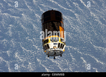 28 mars 2011 - Backdropped bleu et blanc par une partie de la Terre, l'Agence japonaise d'exploration aérospatiale unpiloted's Kounotori2 H- Banque D'Images