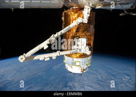 29 juillet 2012 - L'Agence japonaise d'exploration aérospatiale (JAXA) H-II Transfer Vehicle (HTV-3), actuellement fixé à la terre-fac Banque D'Images
