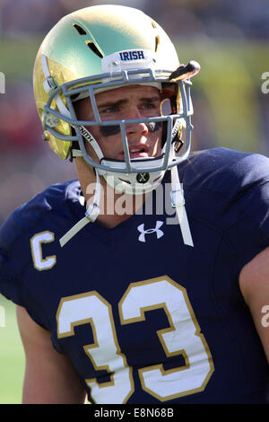 South Bend, Indiana, USA. Oct 11, 2014. Notre Dame RB CAM MCDANIEL (33) avant le match entre le North Carolina Tar Heels et Notre Dame Fighting Irish de Notre Dame Stadium à South Bend, Indiana. © Frank Jansky/ZUMA/Alamy Fil Live News Banque D'Images