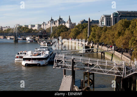 Victoria Embankment de Waterloo Bridge, London, UK Banque D'Images
