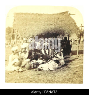 Cette illustration de 1862 tirée de l’œuvre de Weld représente une bande de musique indigène en Inde, mettant en valeur les instruments de musique traditionnels et les vêtements de la région au XIXe siècle. Banque D'Images