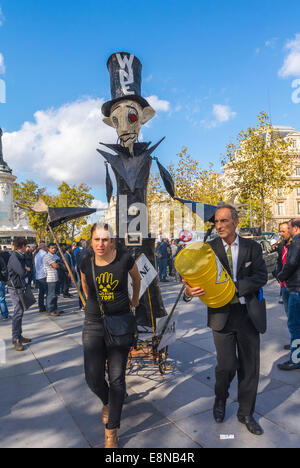 Paris, France. Manifestation publique française, manifestations contre l'énergie nucléaire, ONG internationale, contre l'exposition nucléaire mondiale, rassemblement en plein air, manifestation contre l'énergie nucléaire climatique Banque D'Images