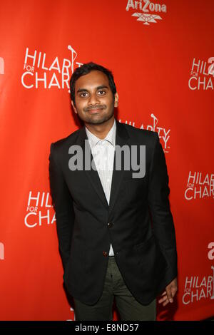 Hilarité pour charité NYC Cocktail à l'hôtel Jane comprend : Aziz Ansari Où : New York, United States Quand : 08 Avr 2014 Banque D'Images