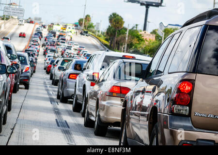 Miami Florida,Interstate I-95,autoroute,trafic,arrêté,ralenti,confiture,voies fermées,accident,voitures,automobiles,véhicules,visiteurs voyage tournée touris Banque D'Images