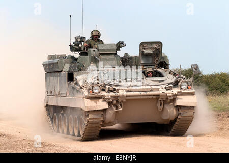 Une armée britannique FV512 véhicule réparation mécanisé guerrier sur la zone d'entraînement de la plaine de Salisbury (PSAT) Wiltshire, Royaume-Uni. Banque D'Images