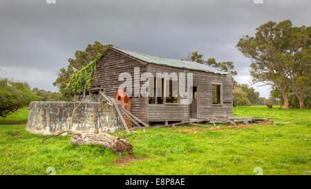 Une vieille ferme abandonnée près de la ville de Karridale dans la région de Margaret River en Australie de l'Ouest. Image HDR. Banque D'Images