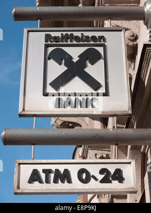Signe de la banque Raiffeisen DISTRIBUTEUR AUTOMATIQUE Banque D'Images