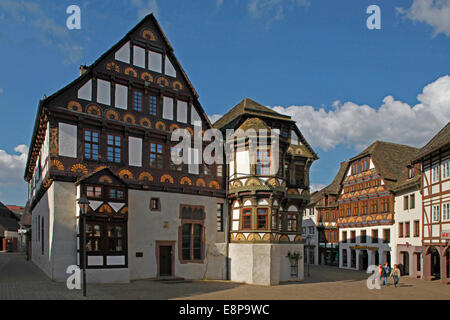 Marché et Dechanei Hoexter, vieille ville, maisons à colombages, Hoexter, Rhénanie du Nord-Westphalie, Allemagne Banque D'Images