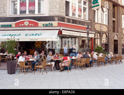 Terrasse de la célèbre Anna Café dans la rue Váci, Budapest, Hongrie Banque D'Images