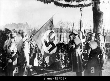 La photo montre la propagande nazie de Dantzig Gauleiter Forster Albert lors d'une cérémonie de dépôt de gerbes au Monument aux morts, Hoffmann Horst qui a été tué au cours de la rue entre les Nazis et les Sociaux-démocrates au début des années 1930, à Danzig, Pologne, date inconnue (1933-1945). Photo : Berliner Archive - PAS DE SERVICE DE FIL Banque D'Images