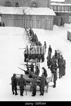 Le tableau de la propagande nazie montre l'entraînement des troupes allemandes Wehrmacht dans les casernes de Danzig, Pologne, janvier 1940. Fotoarchiv für Zeitgeschichtee - PAS DE SERVICE DE FIL Banque D'Images