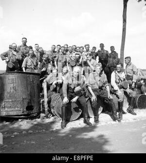 Rallye de Nuremberg 1933 à Nuremberg, Allemagne - membres de la sa (Sturmabteilung). (Défauts de qualité dus à la copie historique de l'image) Fotoarchiv für Zeitgeschichtee - PAS DE SERVICE DE FIL - Banque D'Images