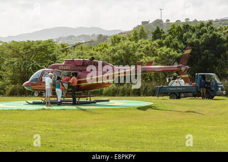 Caraïbes hélicoptère Bell 206L, Long-Ranger Fort Road, St John's, Antigua Banque D'Images