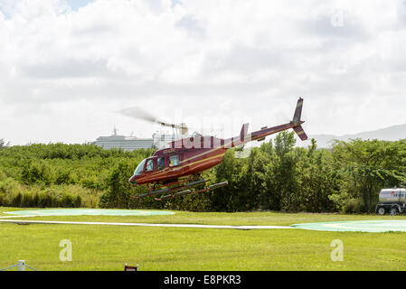 Caraïbes hélicoptère Bell 206L, Long-Ranger Fort Road, St John's, Antigua Banque D'Images