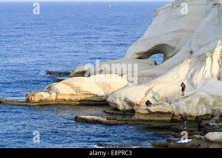 Israël. Rosh Hanikra la falaise blanche est une falaise de craie sur la plage d'Upper-Galilee à la frontière entre Israël et le Liban, ch Banque D'Images