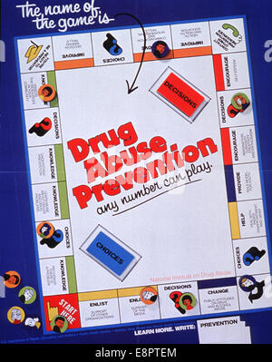 Affiche sur la prévention de l'abus des drogues, publiée par l'Institut national de lutte contre l'abus des drogues. Le design coloré présente un format de jeu de société, mettant l'accent sur les choix et les décisions dans le cadre de la stratégie de prévention contre l'abus de substances. Banque D'Images