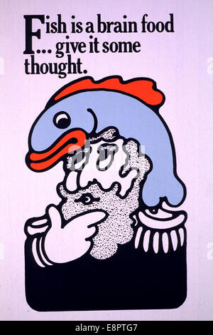 Cette affiche, créée par les Instituts nationaux de la santé, illustre un homme en uniforme avec un poisson sur la tête, promouvant l'idée que le poisson est bénéfique pour la santé du cerveau. L'image souligne visuellement l'importance de la nutrition pour la fonction cognitive. Banque D'Images
