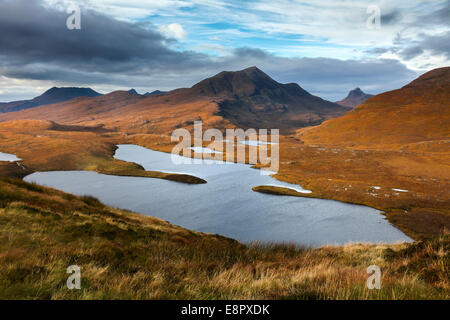 Stac Pollaidh Knockan Crag capturés à partir dans les Highlands écossais. Banque D'Images