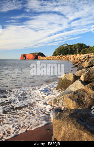 Les roches Longstone capturées à partir de la plage à Dawlish Warren Banque D'Images