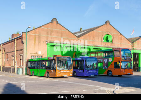 Trois autobus à l'extérieur de la ville de Nottingham Transports (NCT) Trent Bridge d'autobus dans les prés, Nottingham, England, UK Banque D'Images