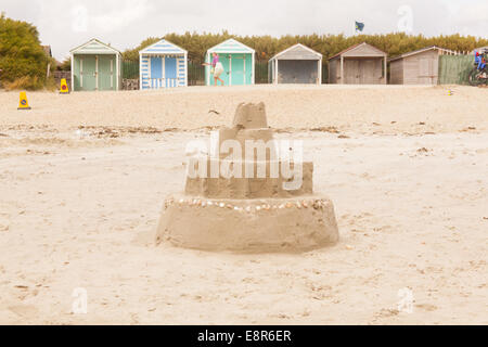 Sur la plage de sable de West Wittering, West Sussex, Angleterre, Royaume-Uni. Banque D'Images