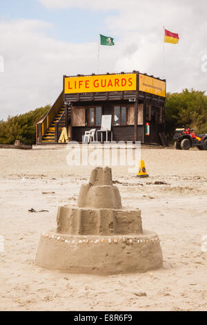 Sur la plage de sable de West Wittering, West Sussex, Angleterre, Royaume-Uni. Banque D'Images