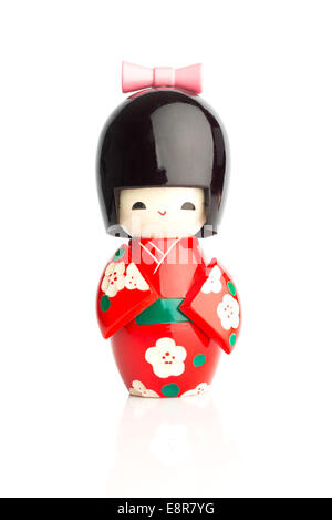 Poupée Kokeshi isolé sur fond blanc Banque D'Images