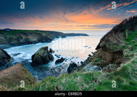 Une pile de mer à Melin Blickerage capturés à partir du chemin de la côte du Pembrokeshire. Banque D'Images