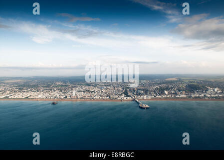 Photographies aériennes / Images de Brighton et Hove, Sussex, Angleterre. Anglais populaire station balnéaire sur la mer du sud, coût & piers Banque D'Images