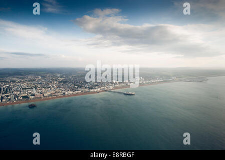 Photographies aériennes / Images de Brighton et Hove, Sussex, Angleterre. Anglais populaire station balnéaire sur la mer du sud, coût & piers Banque D'Images