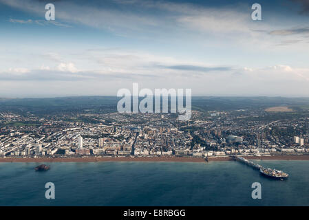 Photographies aériennes / Images de Brighton et Hove, Sussex, Angleterre. Anglais populaire station balnéaire sur la mer du sud, coût & piers Banque D'Images