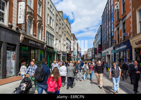Boutiques sur Grafton Street dans le centre-ville, la ville de Dublin, République d'Irlande Banque D'Images