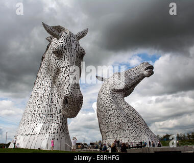 L'énorme 'Kepies' sculpture par Andy Scott, à l'hélice, du projet d'art public près de Falkirk, en Écosse. Banque D'Images