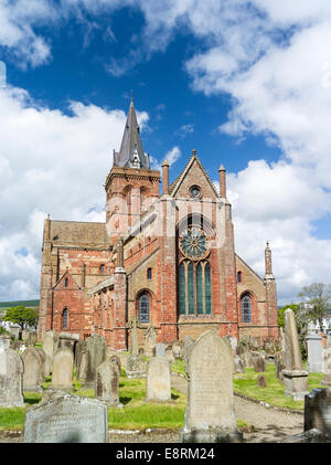 La Cathédrale Saint Magnus, célèbre pour son utilisation de pierres de couleurs différentes. Kirkwall, Orkney Islands, en Écosse. Banque D'Images