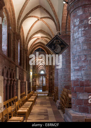 La Cathédrale Saint Magnus, célèbre pour son utilisation de pierres de couleurs différentes. Kirkwall, Orkney Islands, en Écosse. Banque D'Images