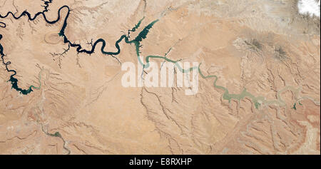 Après 14 années de sécheresse, le Lac Powell est à 42 pour cent de sa capacité en date du 20 mai 2014. Les bas niveaux d'eau sont évidentes dans Banque D'Images