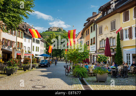 La zone piétonne et des restaurants, Staufen im Breisgau, Markgräflerland, Forêt-Noire, Bade-Wurtemberg, Allemagne Banque D'Images