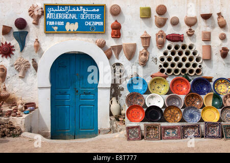 Boutique de la céramique, de la poterie, des marchandises, Guellala Djerba (Tunisie) Banque D'Images