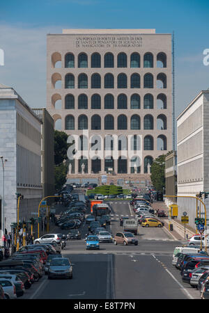 Palazzo della Civiltà Italiana, Palais de la civilisation italienne, également connu sous le nom de Colosseo Quadrato, achevée en 1943, EUR Banque D'Images