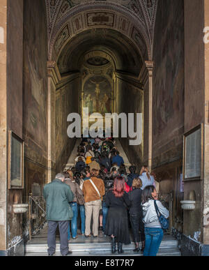 Les visiteurs, Scala Santa escaliers, chapelle Sancta Sanctorum, Rome, Latium, Italie Banque D'Images