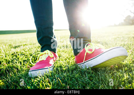 Close up of Hispanic woman's sneakers Banque D'Images