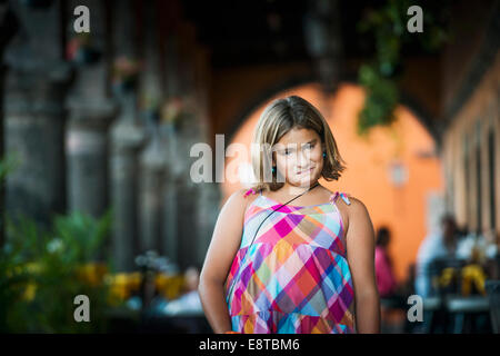 Young Girl making a face à l'extérieur Banque D'Images