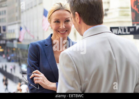 Caucasian business people talking in city, New York City, New York, United States Banque D'Images