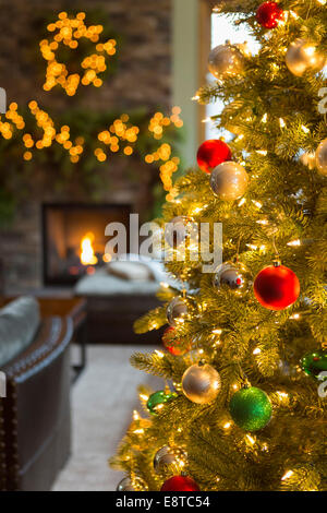 Christmas Tree in living room Banque D'Images